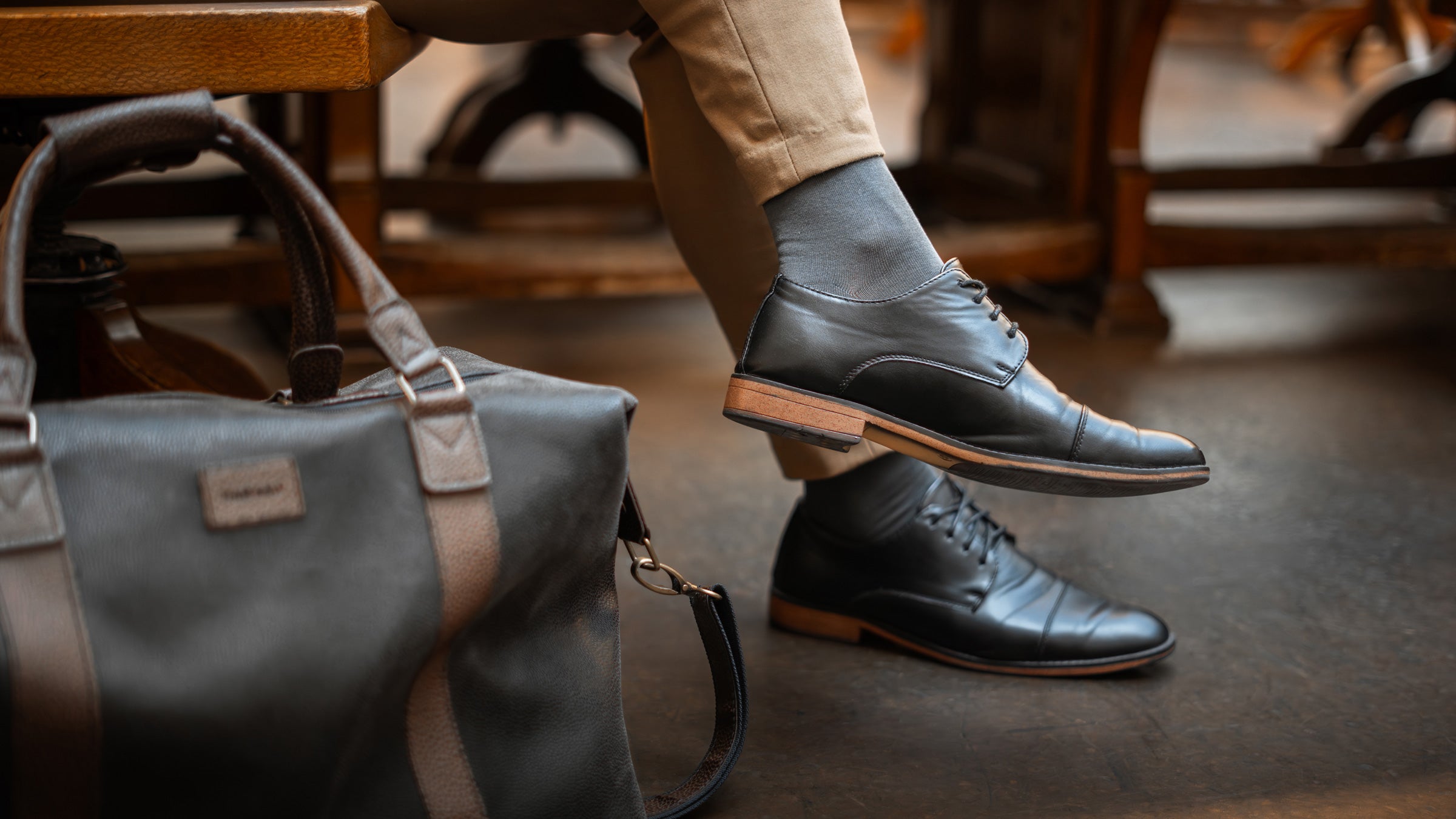 Business-Look mit grauen Businesssocken, perfekt für Alltag und Beruf – BLACKSOCKS Sockenabo.